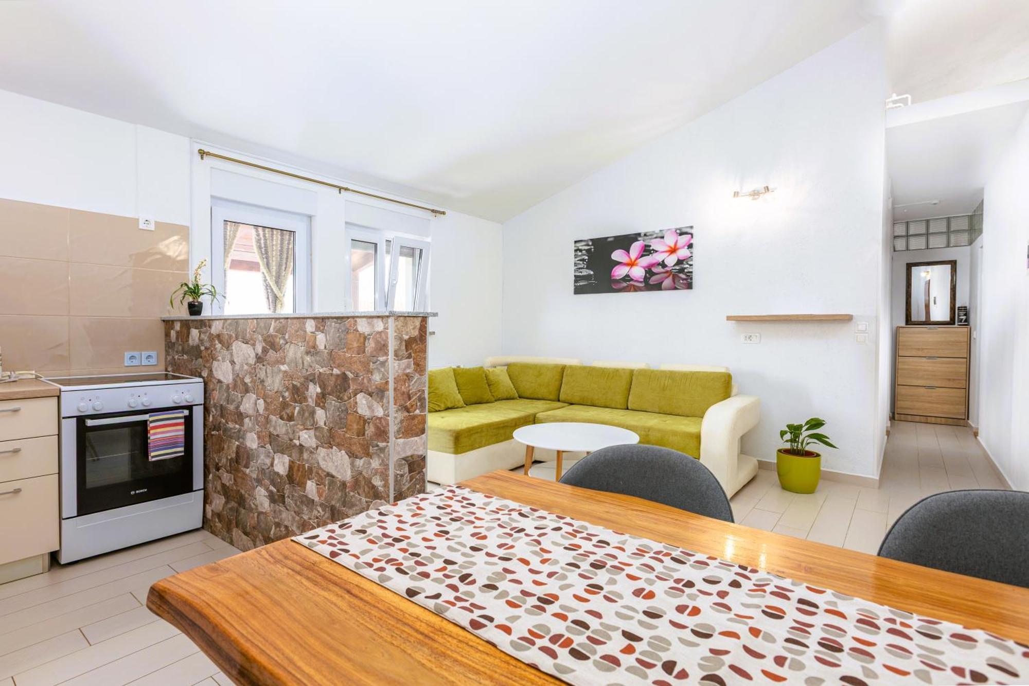 Sanus Apartment